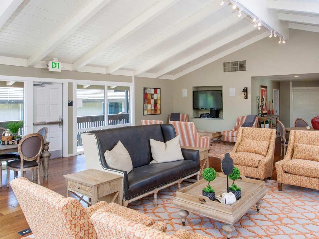 Clubhouse Lounge | Stoneridge Luxury Apartments in Walnut Creek, CA 