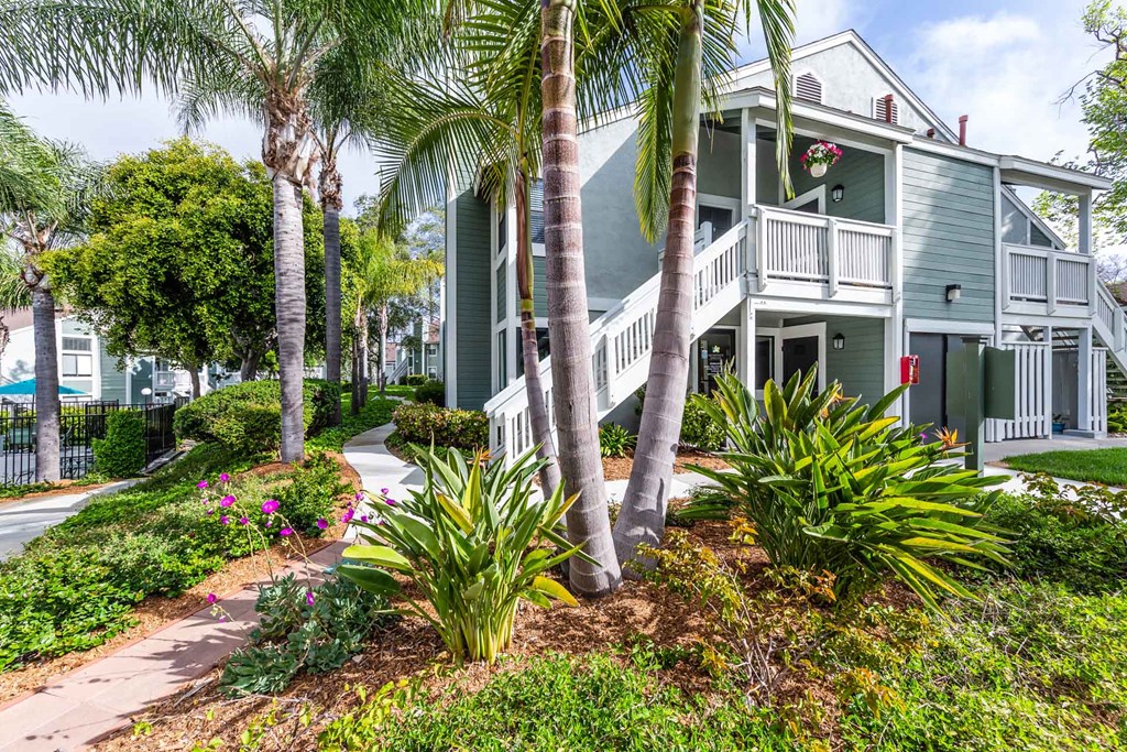 Courtyard at SYCAMORE GREENS APARTMENT HOMES, Vista, CA, 92081