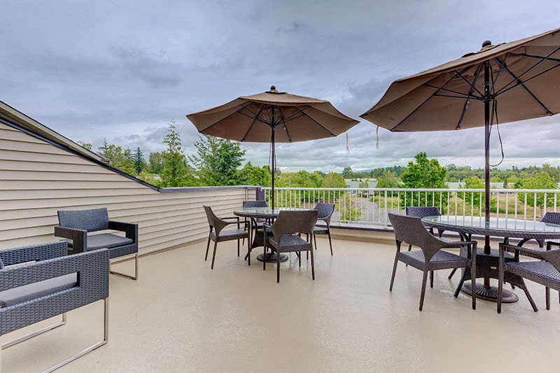 Outdoor Dining Tables | Vintage at Bellingham Senior Apartments for rent | Bellingham, WA