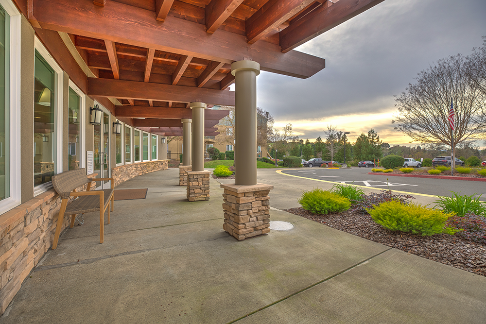 Large walkway with seating at VINTAGE AT BENNETT VALLEY, Santa Rosa, CA 95405