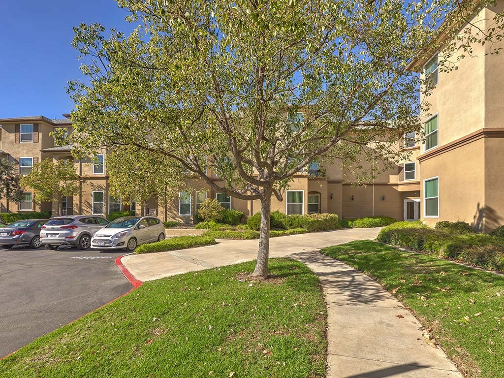 VINTAGE AT BOUQUET CANYON Apartments in Santa Clarita, CA