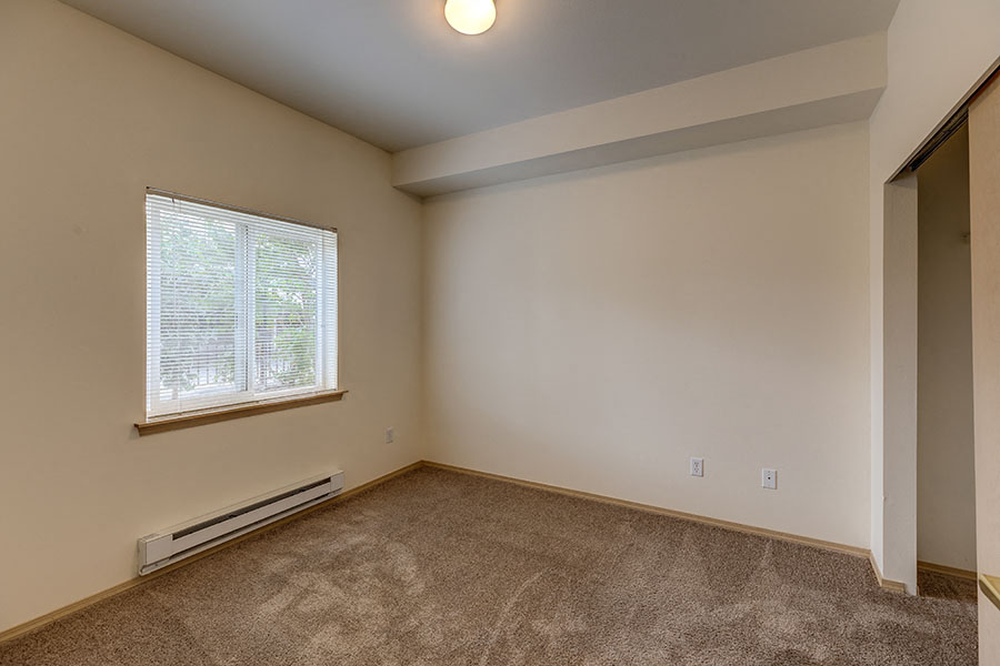 Vintage at Burien Apartments l  Bedroom