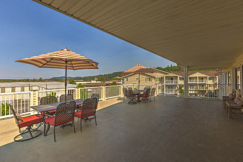 Deck Seating Vintage at Chehalis Senior Apartment Home 98532 l Chehalis, WA