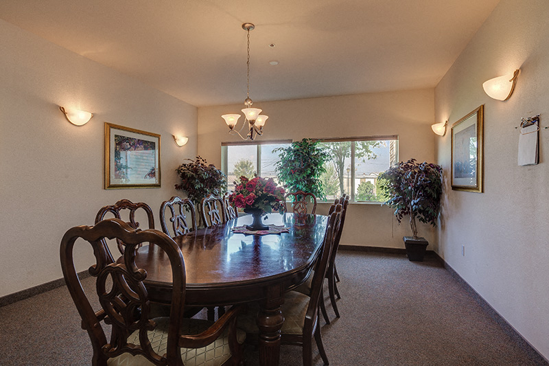 Dining Table l Chehalis, Wa Apts for rent l Vintage at Chehalis Senior Apartments 