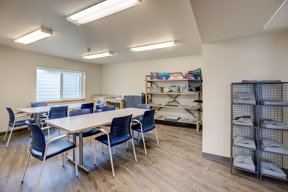 Table and chairs l Vintage at Napa Senior Apartments