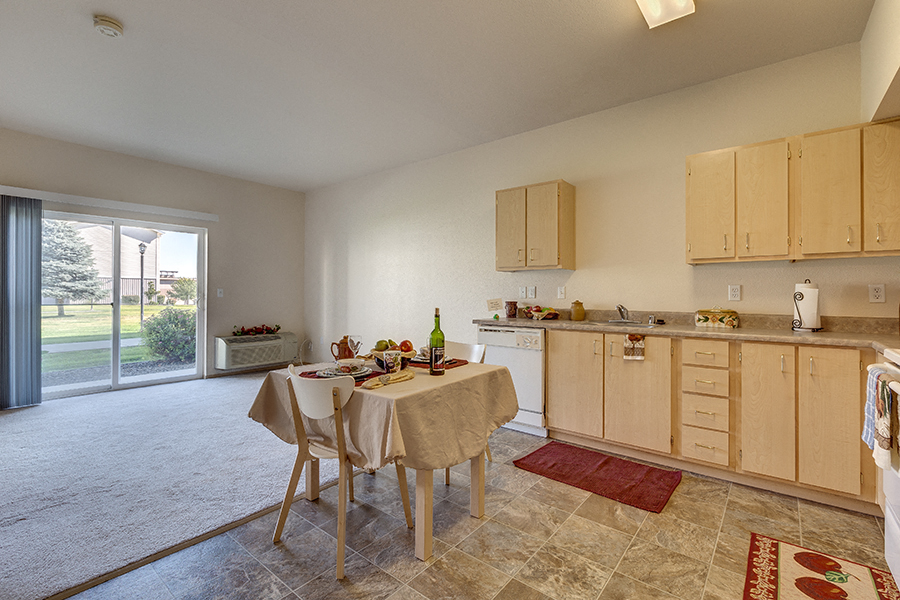 Dining Room Richland WA  l Vintage at Richland Senior Apartments For rent