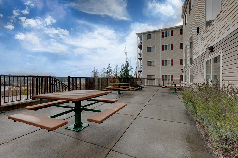 Outside Seating Silverdale, WA 98383 l Vintage at Silverdale Apts for rent