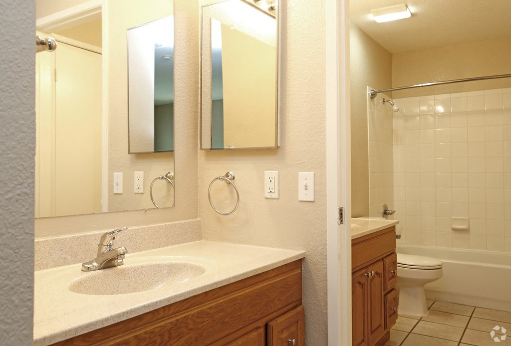 Baywoods Apartments | Bathroom