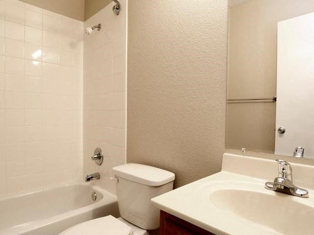 Baywoods Apartments | Bathroom