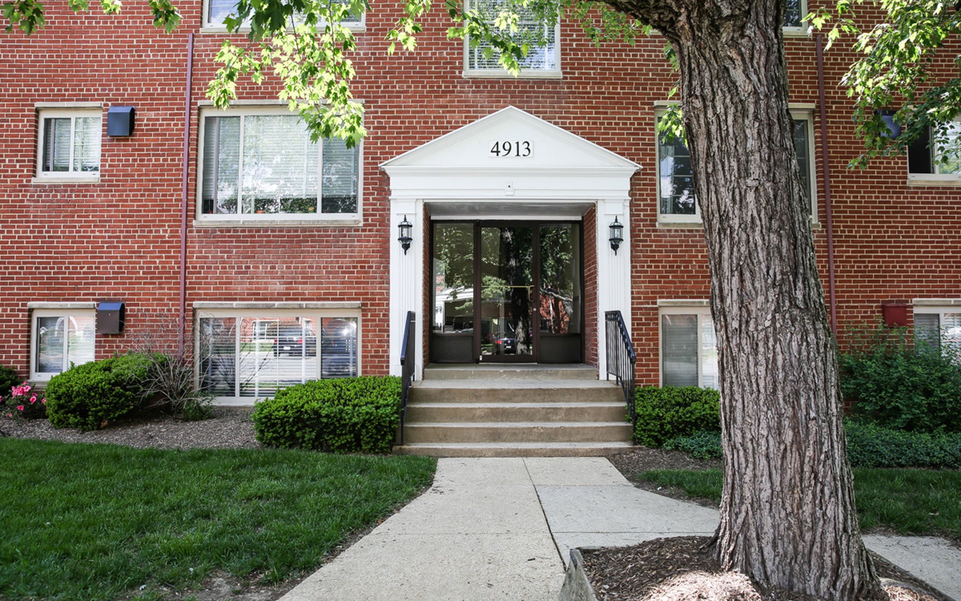 Cambridge Square Apartments in Bethesda, MD