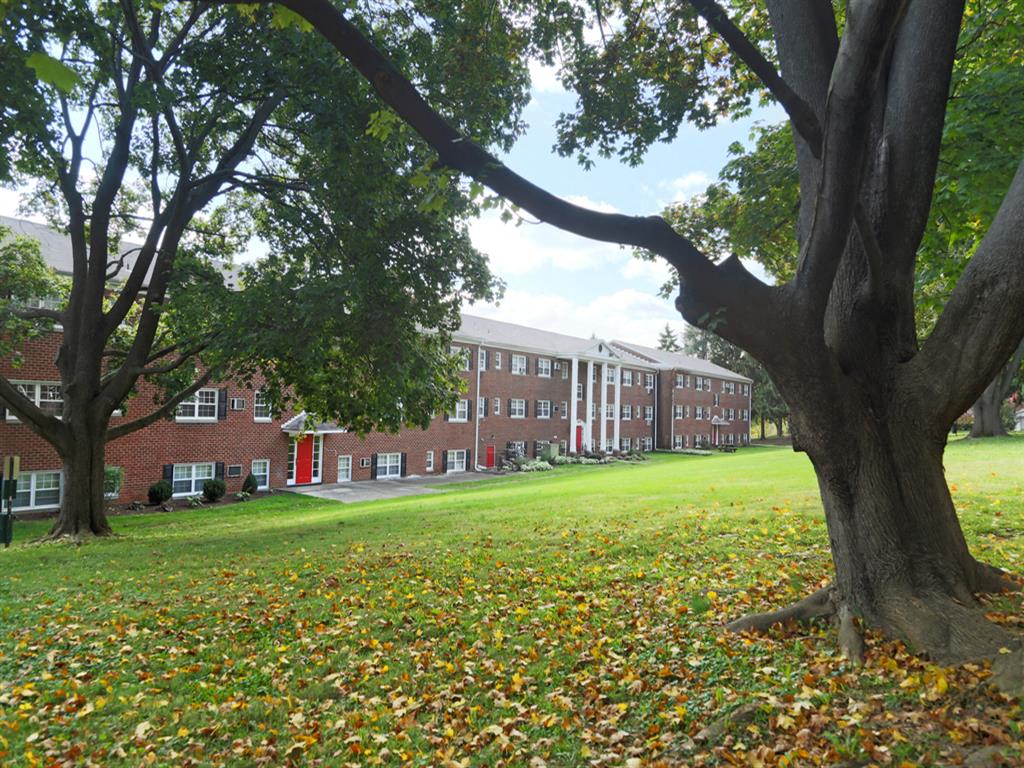 Additional community amenities include a courtyard, intercom entry access and off-street parking.