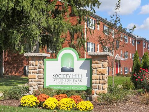 Society Hill offers studio, one, two and three bedroom homes, overlooking picturesque Lehigh Park.