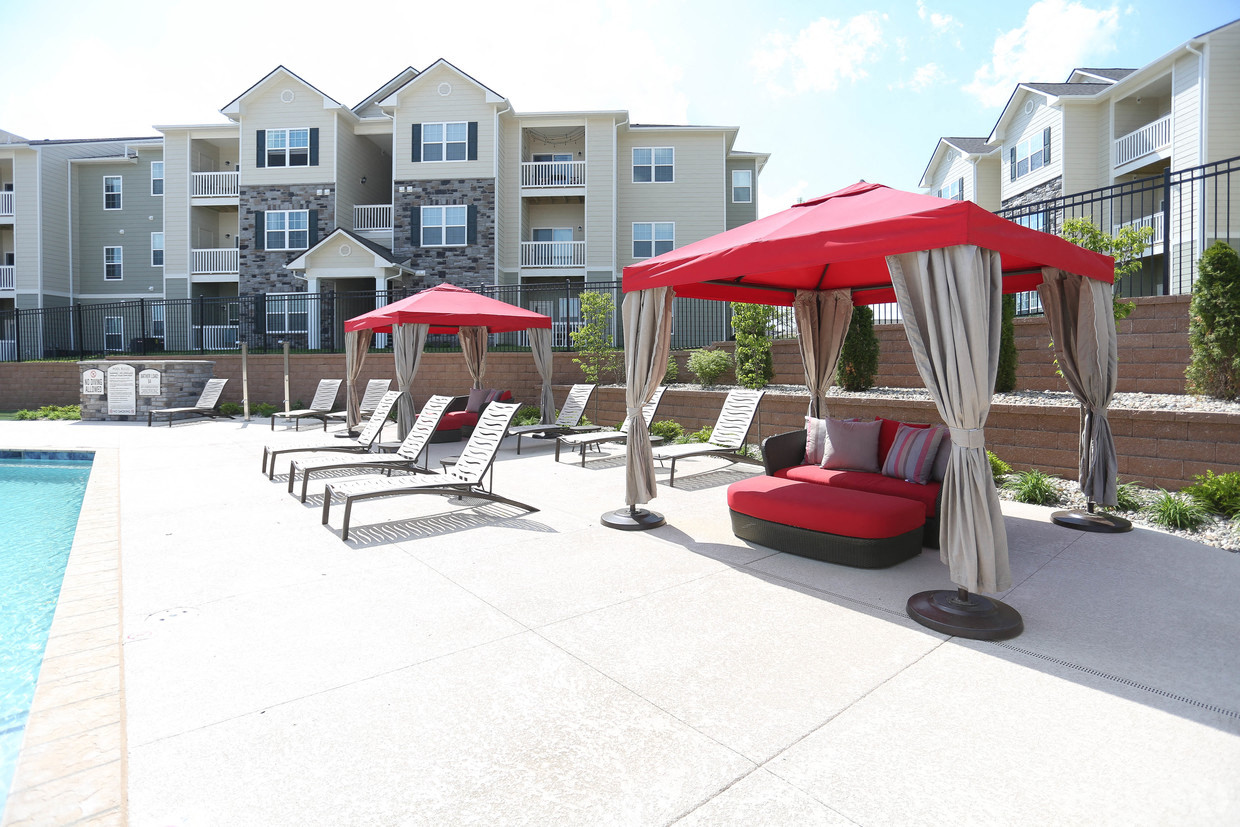 Pool Cabanas at Aventura at Maryland Oaks, St. Louis, Missouri