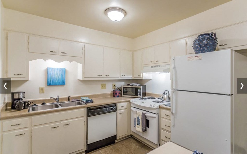 Waterford Square Apartments Kitchen in Huntsville, AL