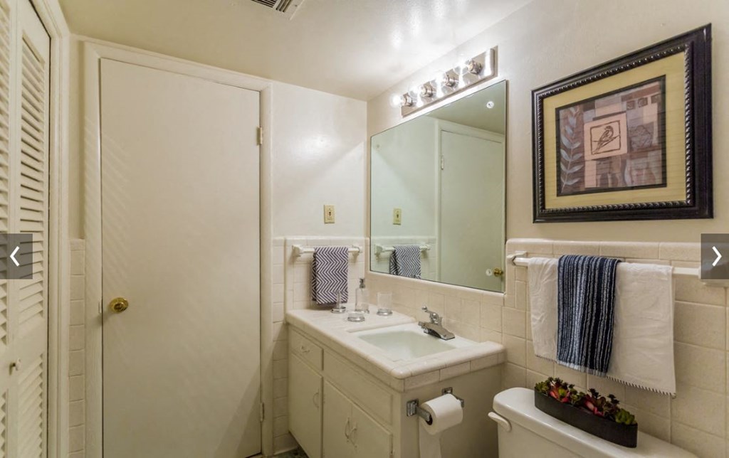 Waterford Square Apartments Bath Room in Huntsville, AL