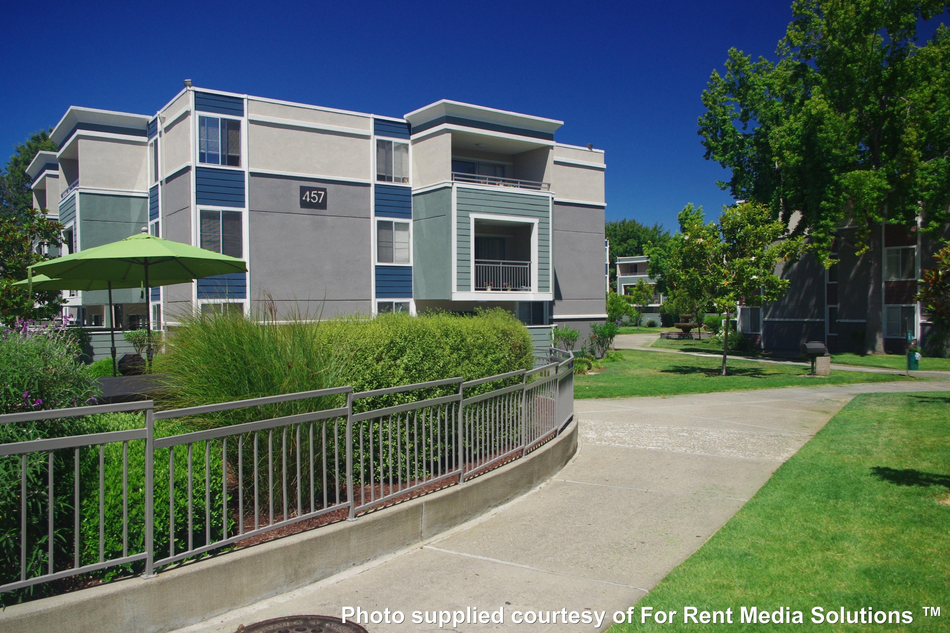 Summer House Apartments In Alameda CA   Ext1(1) 