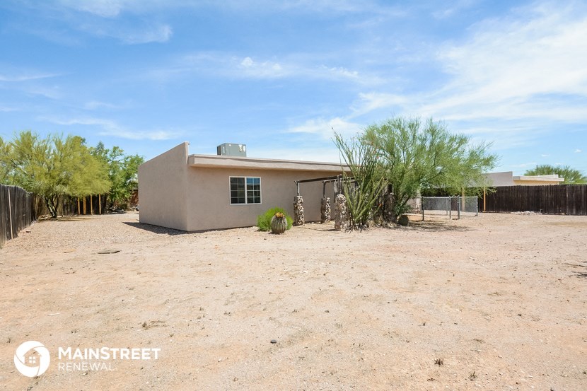 a small beige house in the middle of the desert