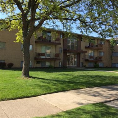 6961 Pearl Rd. Unit 2 1 Bed Apartment for Rent
