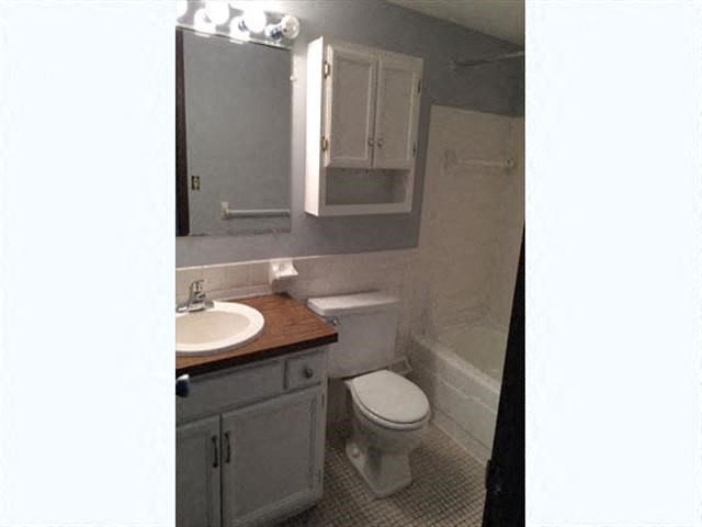 Bathroom area at Trenton Place Apartments, Willoughby, 44094