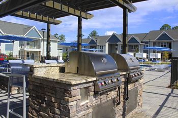 Outdoor kitchen & grills