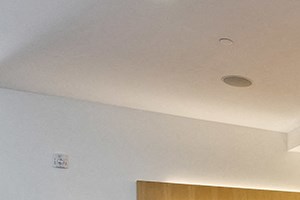 Lobby Seating l Revere Apartments in Campbell, CA - Photo Gallery 4