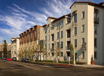 Walk to Old Town or Lake Avenue Walk to Old Town or Lake Avenue at Trio Apartments, Pasadena - Photo Gallery 4