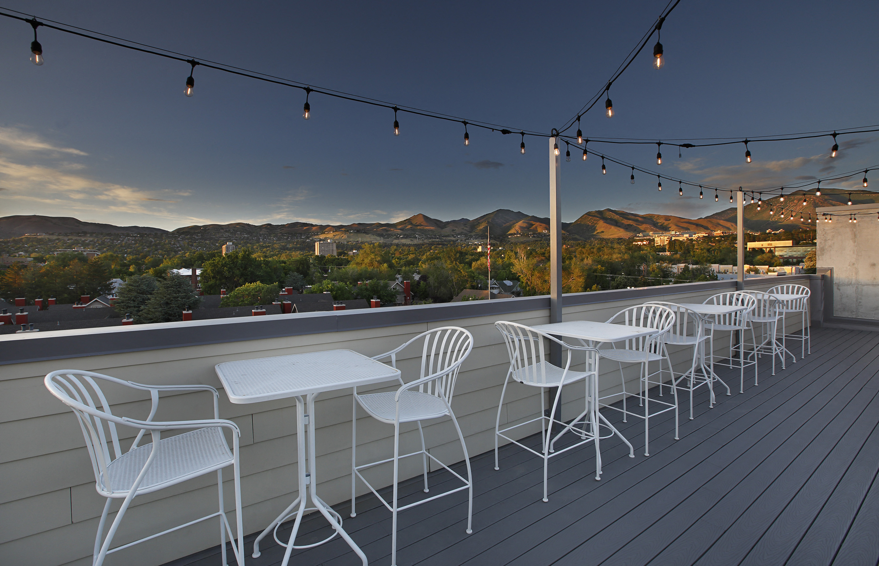 Liberty Blvd Apartments, Salt Lake City, UT Roofdeck Tables