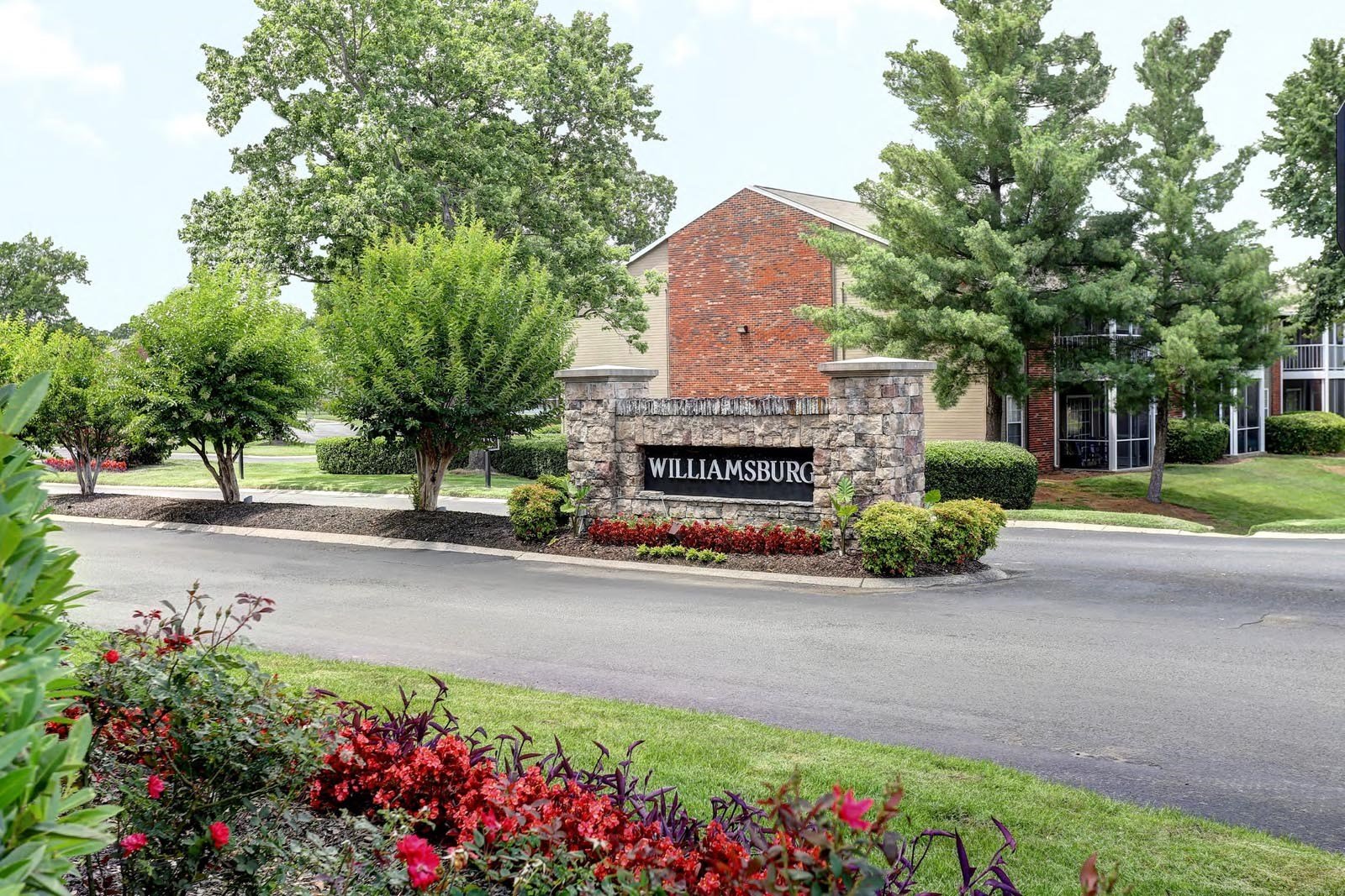 Williamsburg Apartments, 1 Williamsburg Dr, Hendersonville, TN - RentCafe