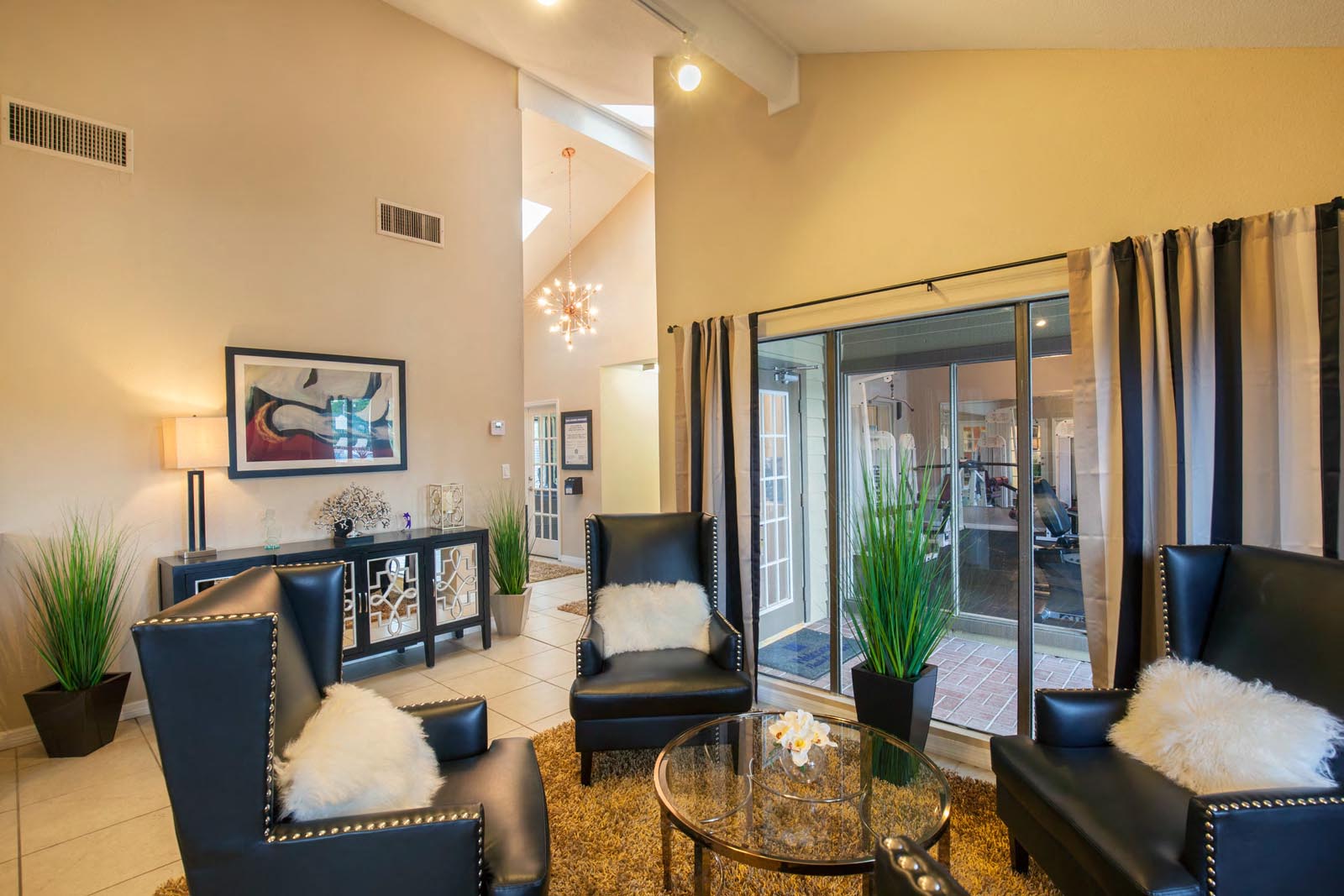 Lake Pointe Apartments