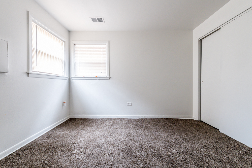 8855 S Cottage Grove Apartments Chicago Bedroom One