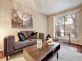 living room for guests - Photo Gallery 5
