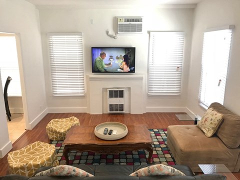 137-145 S. Elm Dr Studio-1 Bed Apartment, Furnished for Rent - Photo Gallery 3