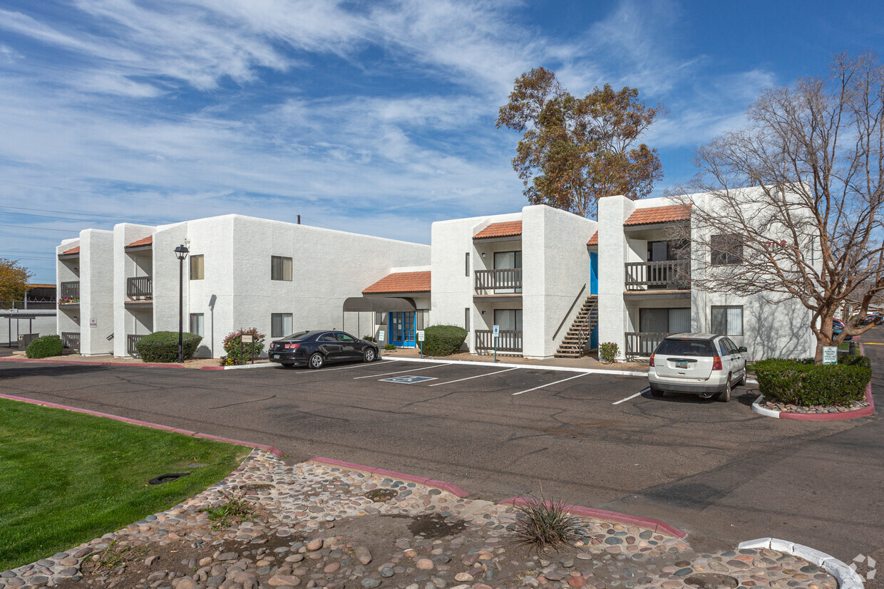 The Rise on McDowell Apartments in Phoenix, AZ