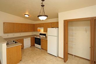 2471 N Main St 2 Beds Apartment for Rent