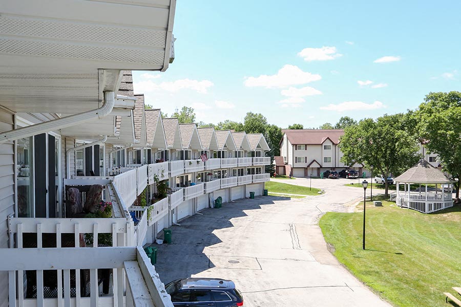 Summit Lake Apartments And Townhomes