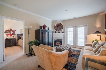 1100 Devonshire E. Drive 1-3 Beds Apartment for Rent - Photo Gallery 3