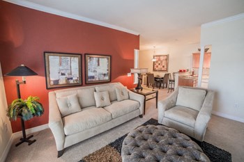 1100 Devonshire E. Drive 1-3 Beds Apartment for Rent - Photo Gallery 2