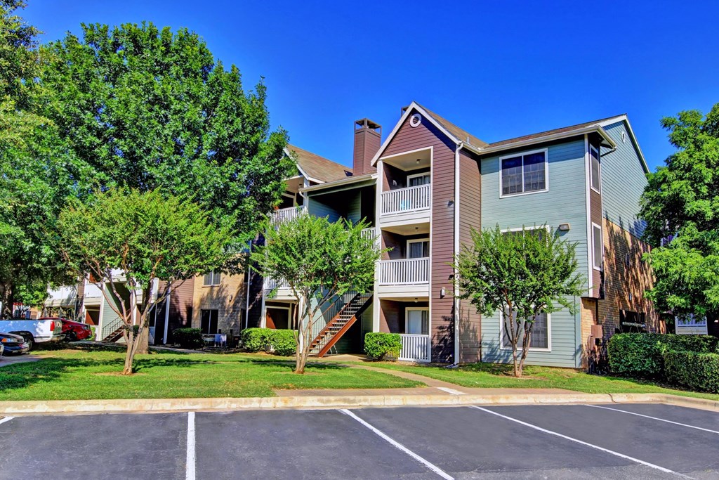 exterior shot of luxury apartments near walnut creek building
