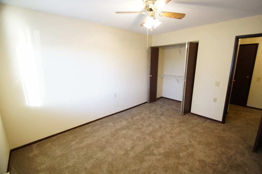 Northern Oaks Apartments closet space