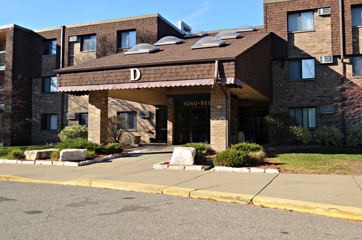 Woodland North Apartments, 9240 University Avenue NW, Coon Rapids, MN