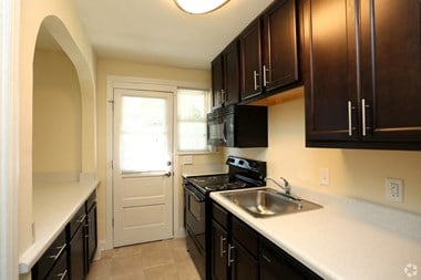 3943 Chamberlayne Ave 1-3 Beds Apartment for Rent - Photo Gallery 1
