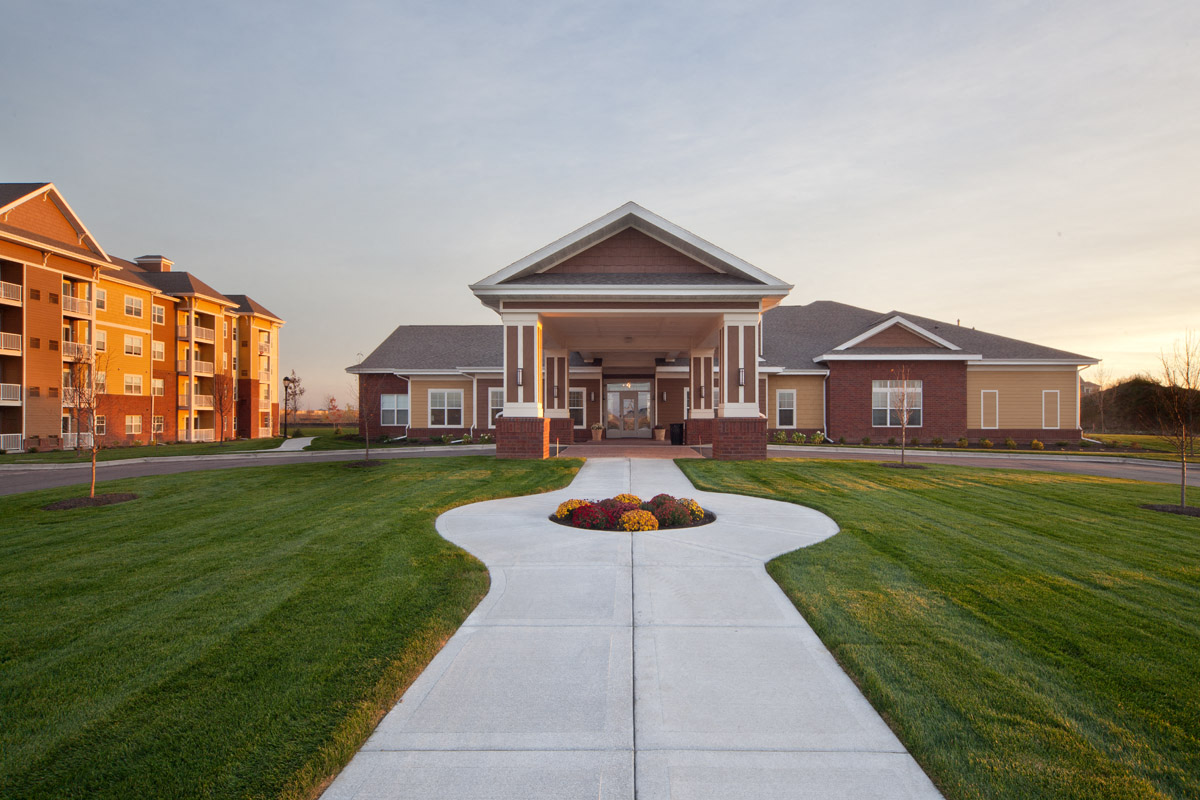 Exterior view at Skye at Arbor Lakes Apartments, Maple Grove