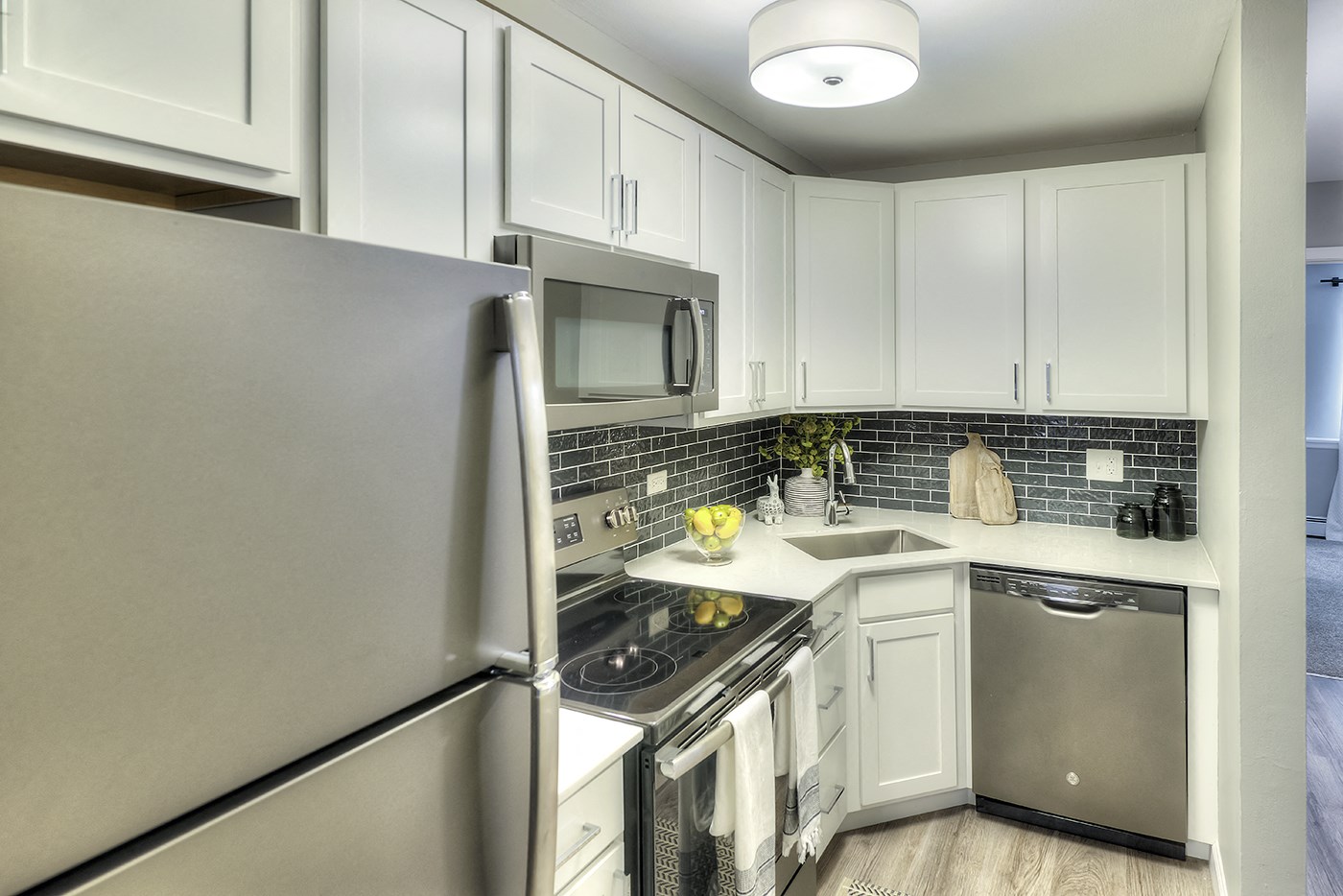 Eat-in Kitchen Table With Sink, at Eagle Creek Apartments, Westmont, IL 60559