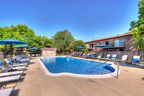 Mini Swimming Pool And Relaxing Area, at Eagle Creek Apartments, Westmont, 60559