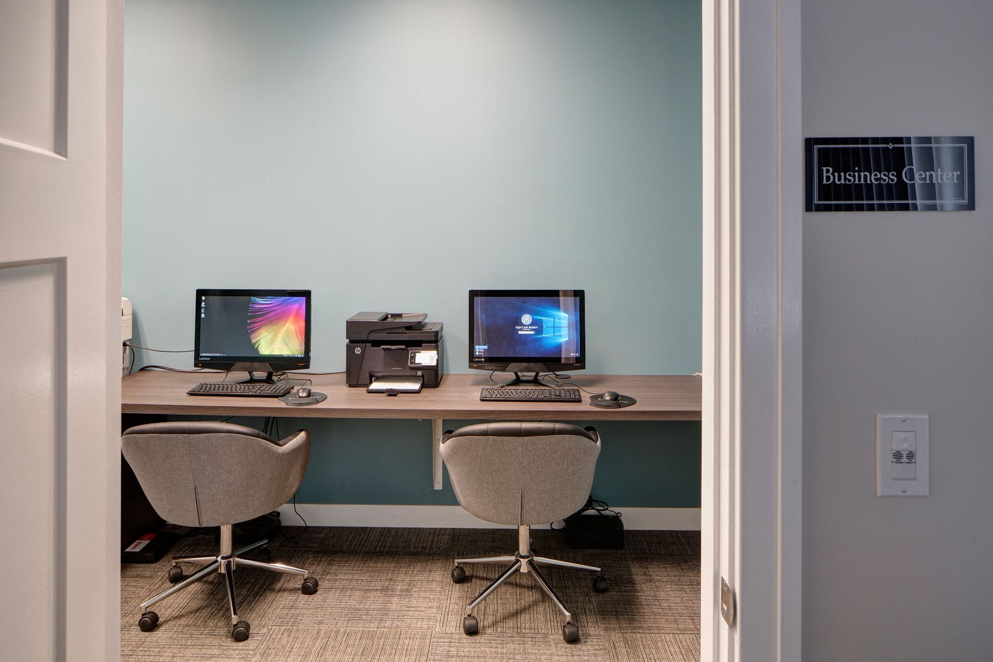 Business Center With Computers, at Eagle Creek Apartments, Illinois