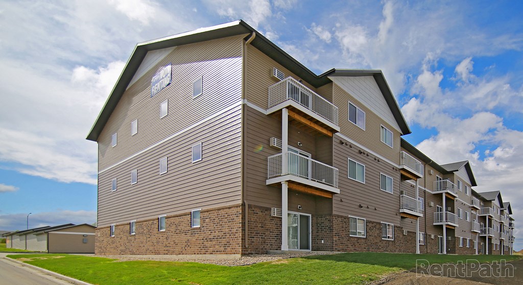 exterior, apartments exterior, apartments at Cascades of Mandan, Mandan, ND, 58554