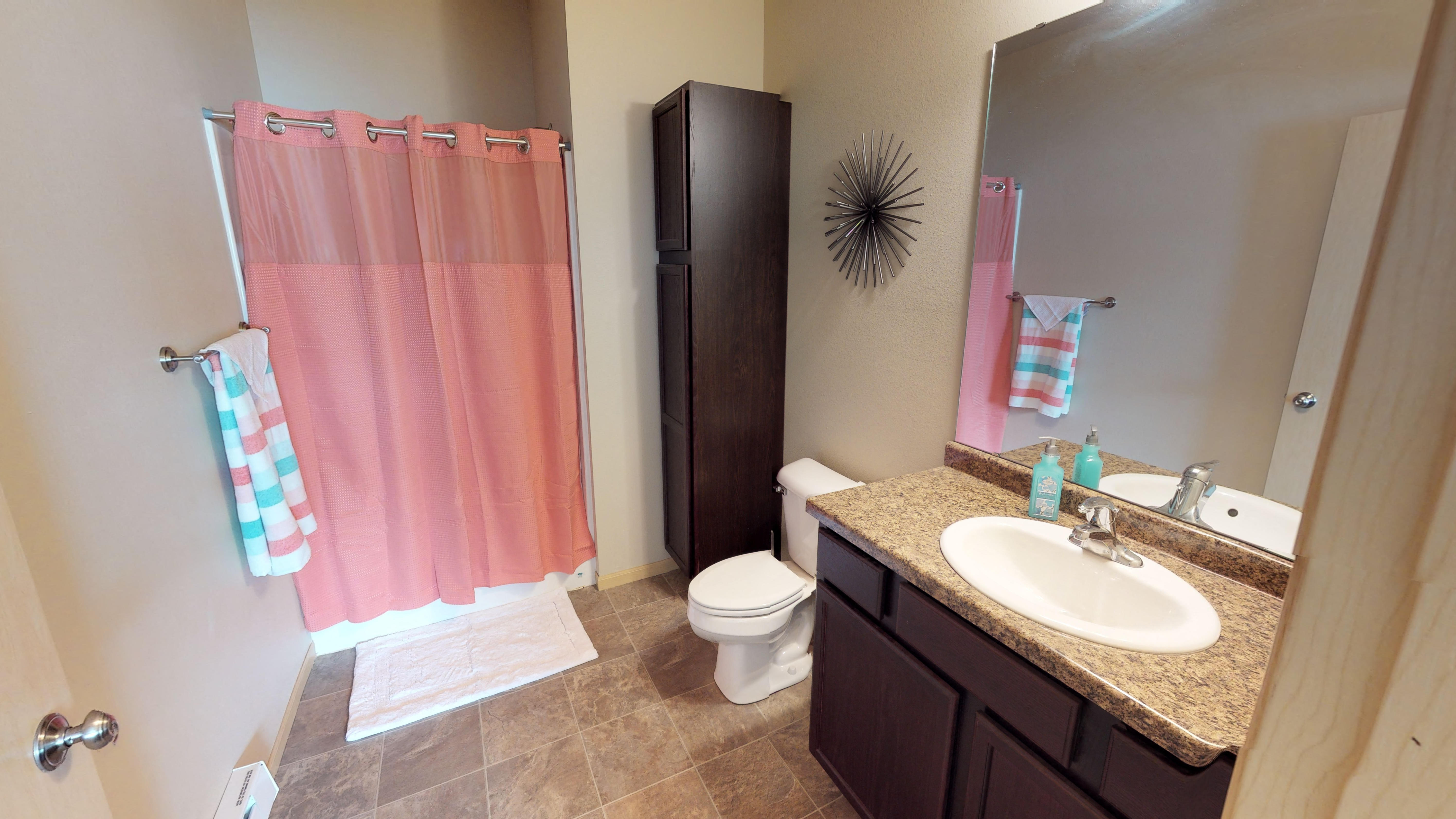 Bath at Stonebridge Villas Apartments, Minot, ND