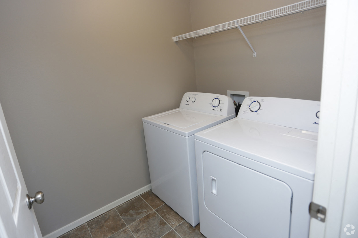 Laundry at Stonebridge Villas Apartments, Minot, 58703
