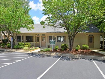 1528 S. Mebane St. Studio-3 Beds Apartment for Rent - Photo Gallery 2
