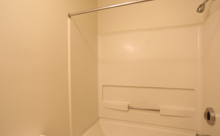 Image of full-sized tub